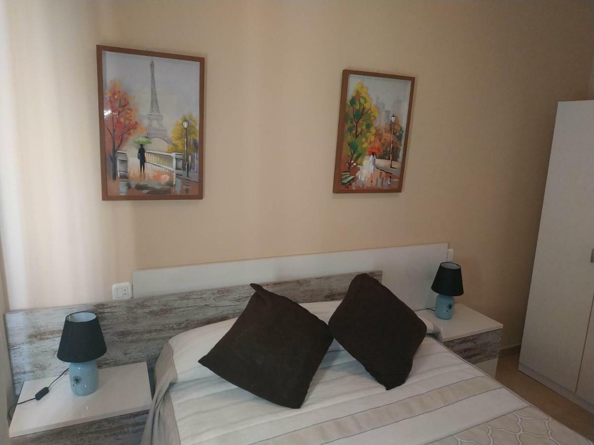 Apartmán Caciris Caces Exteriér fotografie